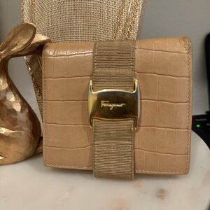 Salvatore Ferragamo Vala ribbon wallet